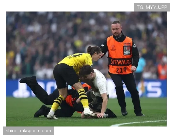 萨比策闪耀赛场，关键表现助球队逆转取胜