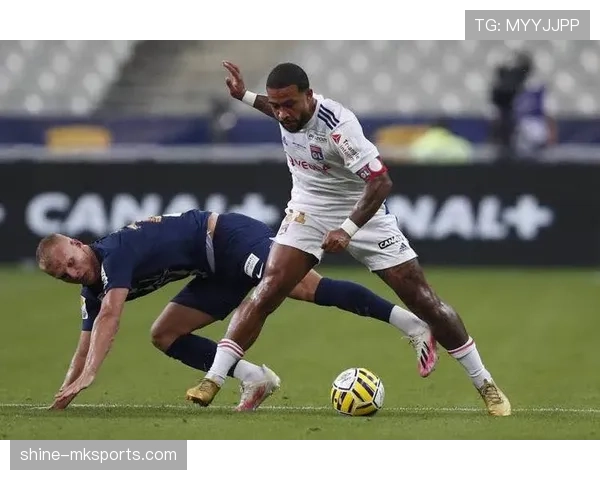 罗贝托转会风波再起：多家豪门争抢，未来去向成焦点