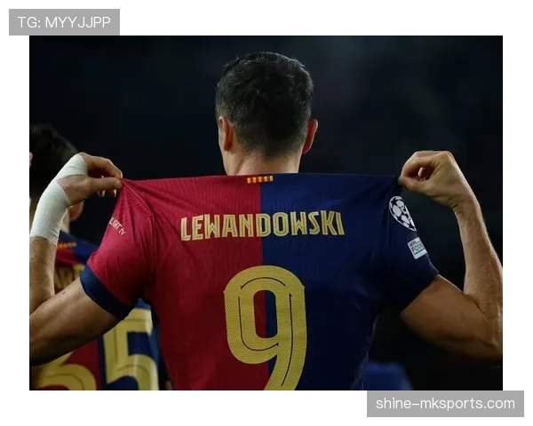 莱万多夫斯基百球里程碑，表现稳健再续波兰足球传奇篇章