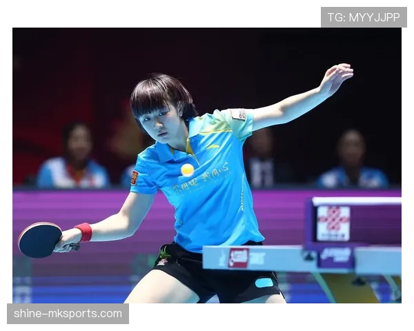 李诗沣比赛脸严肃，私服照却像度假大片，看到这差距我怀疑自己走错圈了